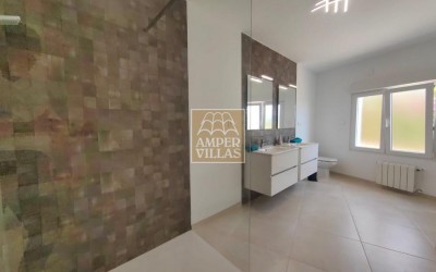 A beautiful, renovated villa with panoramic sea views.